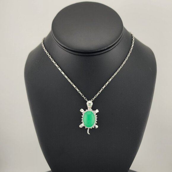 Charming Jade Turtle Necklace – Brand New & Beautiful - Picture 1 of 11